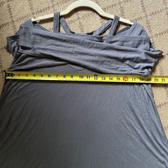 Wishlist gray jersey knit flare long sleeve top with cutouts at neckline S NWOT - Picture 12 of 12